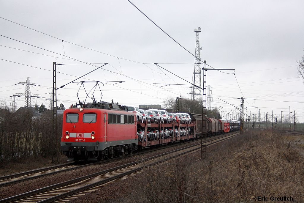 139 557 mit einem Gterzug am 13.3.10 in AHlten.