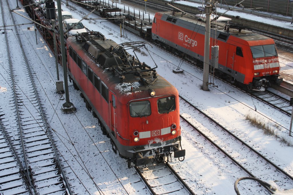 139 562 und 152 041 in Fallersleben am 20.12.2009