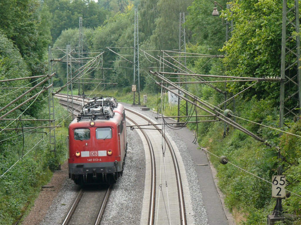 140 013-4 und 140 538-0 als Lokzug unterwegs von Aachen in Richtung Dren. Hier aufgenommen am 10/08/2010 von der Brcke vor der Haltestelle Eilendorf.