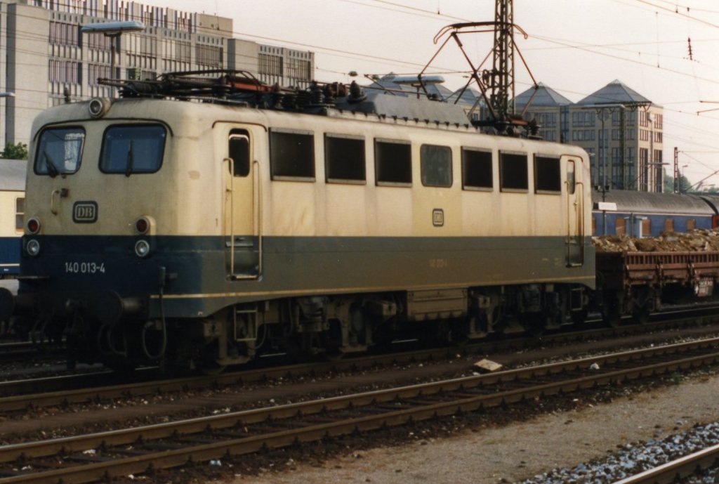 140 013-4 im Ostbahnhof M�nchen 1990
