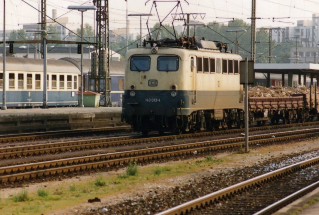 140 013-4 im Ostbahnhof Mnchen 1990