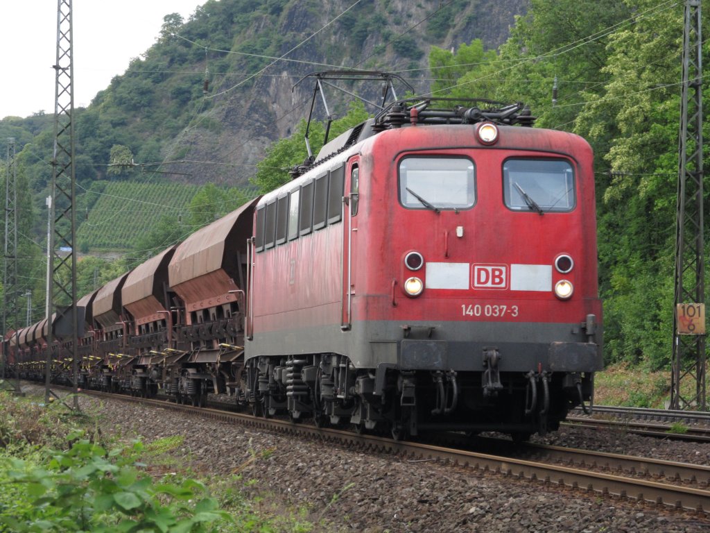 140 037-3 am 10.6.2011 bei Rhndorf.