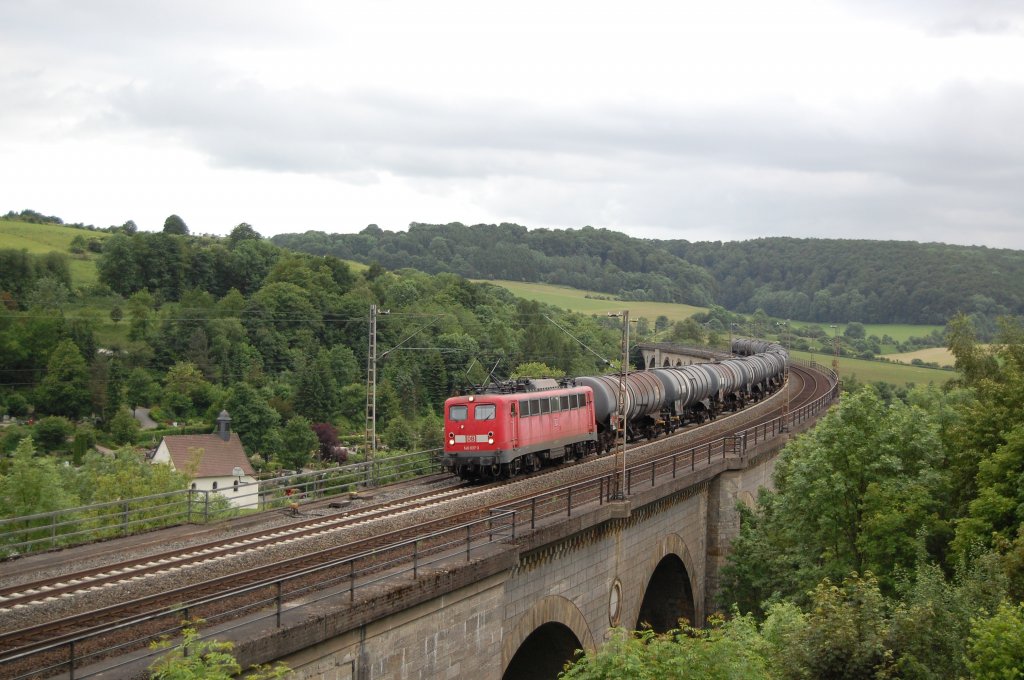 140 037-3 berquerte am 20.06.2010 mit dieser Kesselwagen-Sonderleistung den Bekeviadukt. Loks der BR 140 sind auf der Kbs 430 sehr selten geworden !!!