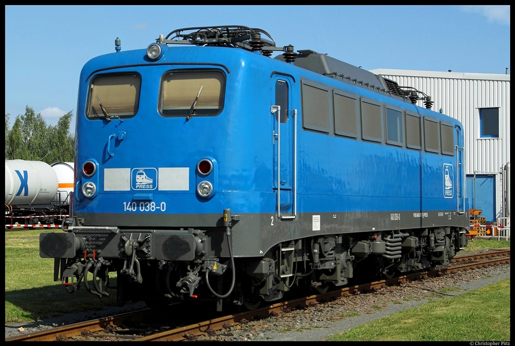 140 038-0 der PRESS (ex 140 851-7 der DB AG) ausgestellt auf der Fahrzeugausstellung der Infraleuna am 1.9.2012.