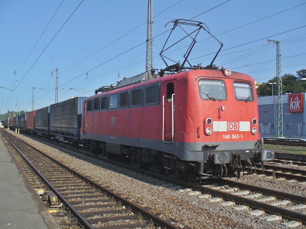 140 043-1 zieht einen Gterzug am 03.09.2011 durch Kaiserslautern