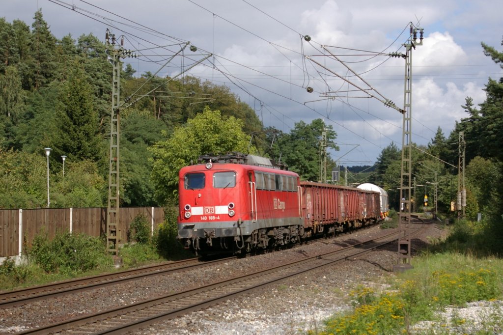 140 169-4 fhrt am 01.09.2010 bei Deining an der Strecke Regensburg-Nrnberg in Richtung Nrnberg.