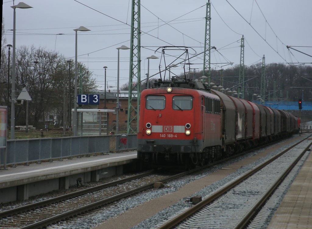 140 169,mit der 298 313 am Schlu,am 13.April 2011 durchfuhr Bergen/Rgen.