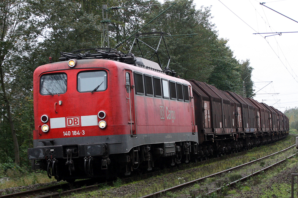 140 184-3 mit Schiebewagenzug in  Castrop-Rauxel. 05.10.2011