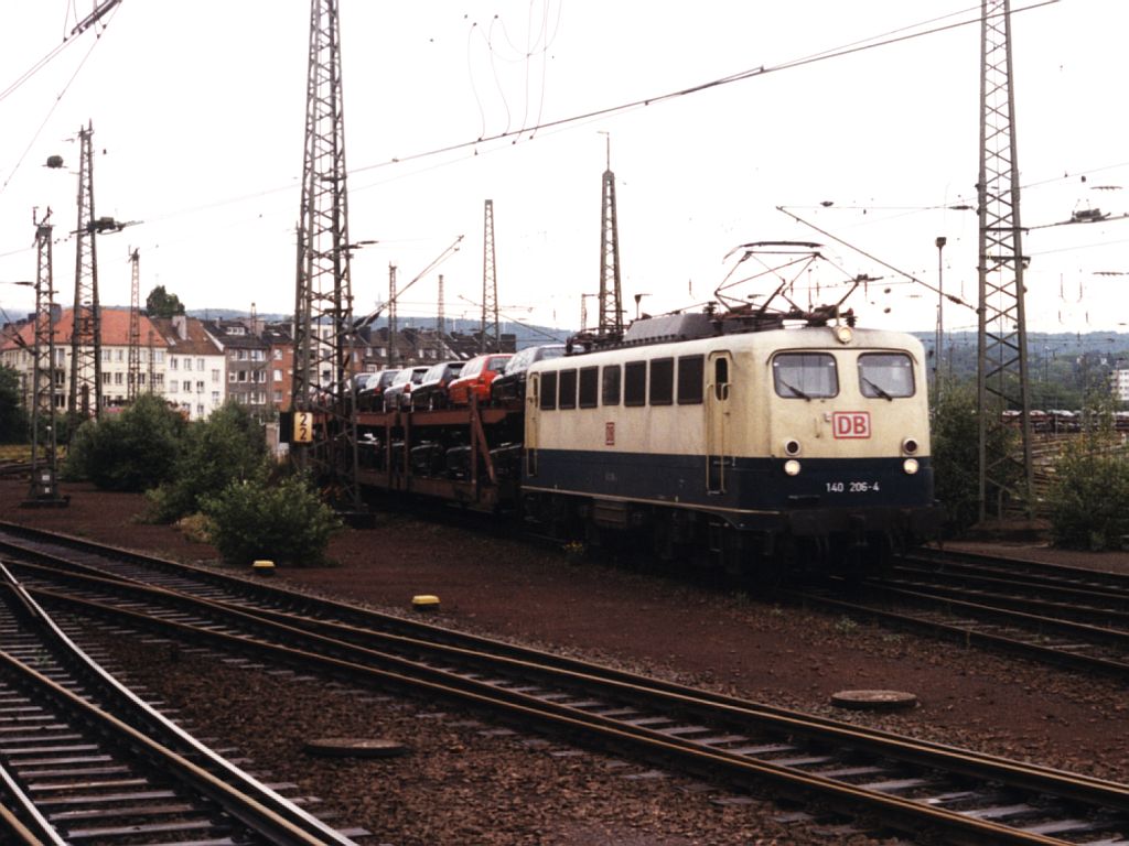 140 206-4 mit einem Gterzug auf Aachen Hauptbahnhof am 13-7-1998. Bild und scan: Date Jan de Vries.