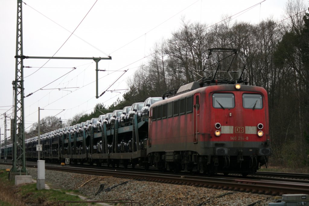 140 214-8 mit Autozug(Opel) am 07.04.2011 zwischen Rathenow und Nennhausen