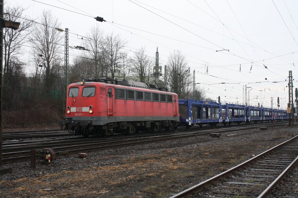 140 217-1 Verlsst soeben den Umsetzbahnhof Aachen West mit einem Autowagen Leerzug Richtung Kln.