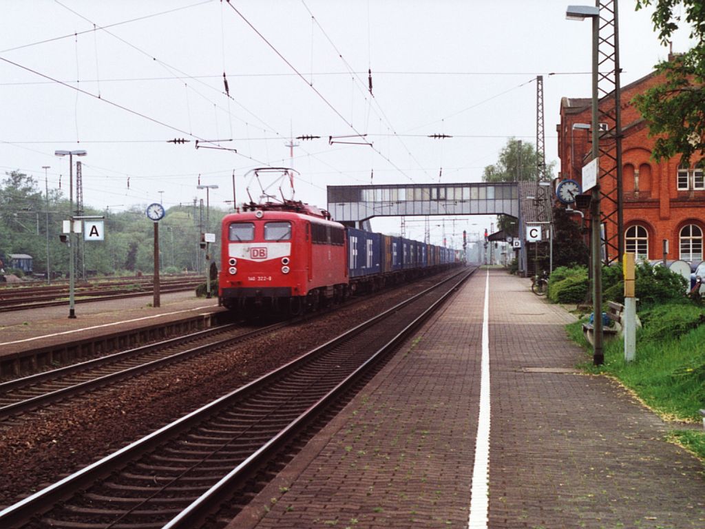 140 322-9 mit einem Gterzug auf Bahnhof Diepholz am 29-4-2000. Bild und scan: Date Jan de Vries.