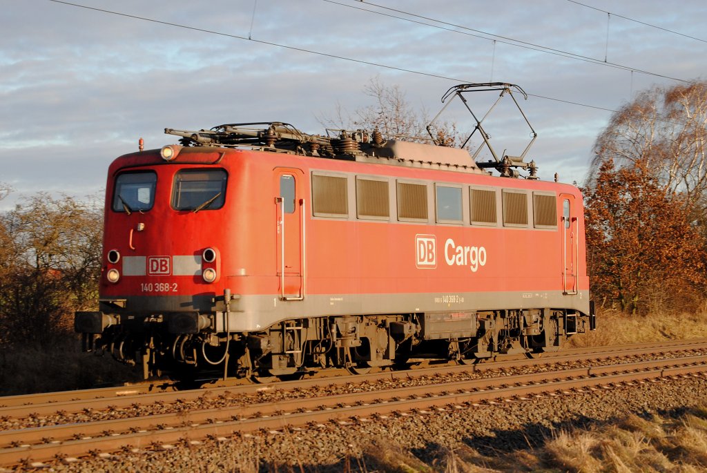 140 368-2 DB Cargo am Sonntag des 16.01.2011 kurz vor berquerung des Mittellandkanals bei Peine