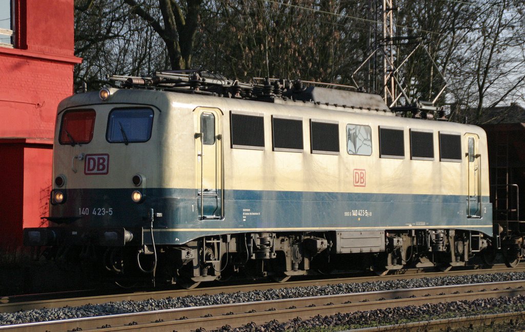 140 423 mit Schotterzug am 18.1.11 in Ratingen-Lintorf