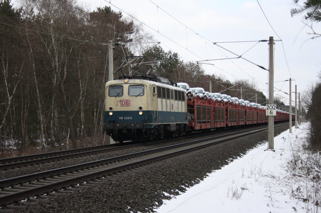 140 423 war am 08.03.2010 mit dem 62278 auf dem Weg von Fallersleben nach Emden als sie um 14:41 durch Gifhorn schlich.