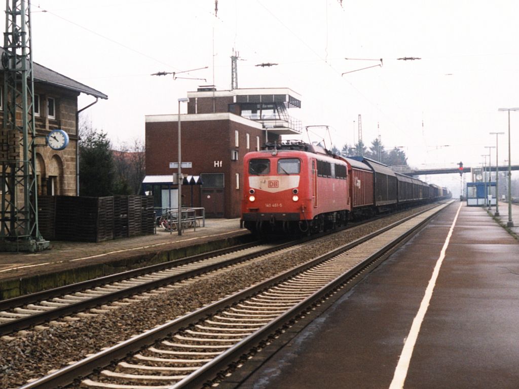 140 461-5 mit einem G�terzug auf Bahnhof Hasbergen am 5-2-2000. Bild und scan: Date Jan de Vries.