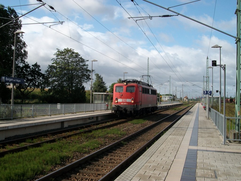 140 490 am 25.August 2010 als Lz nach Mukran am 25.August 2010 bei der Durchfahrt durch Bergen/R�gen.
