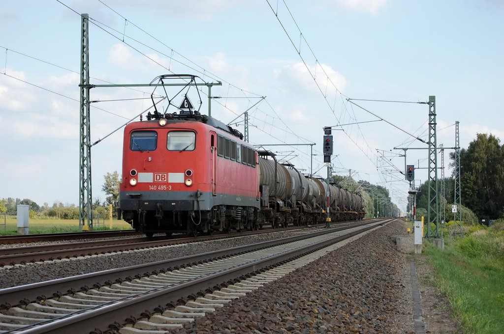 140 495-3 mit einem Kesselzug in Friesack(Mark) in Richtung Neustadt Dosse. 24.08.2010