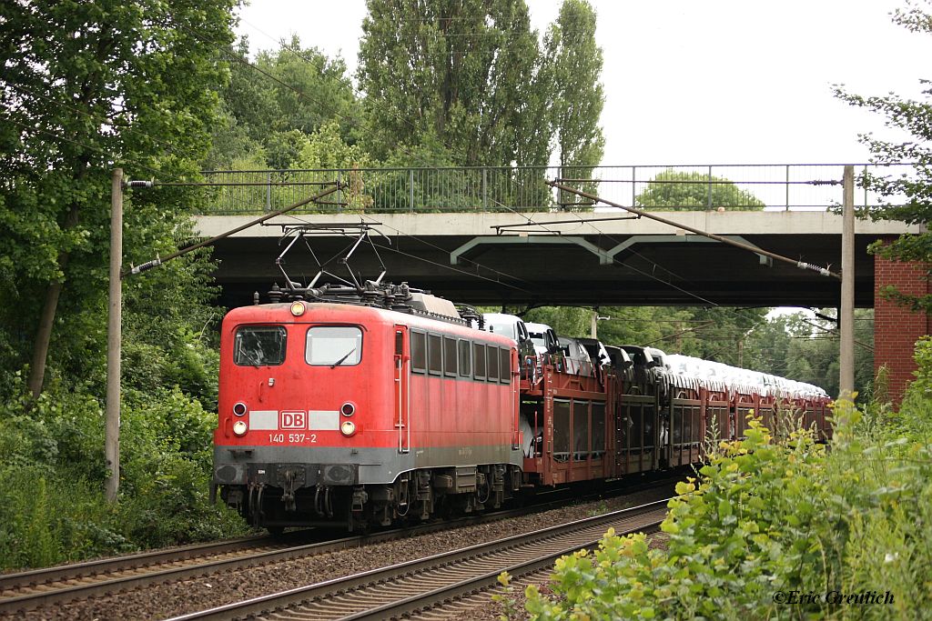 140 537 mit einem Autozug am 21.07.2011 in Limmer.