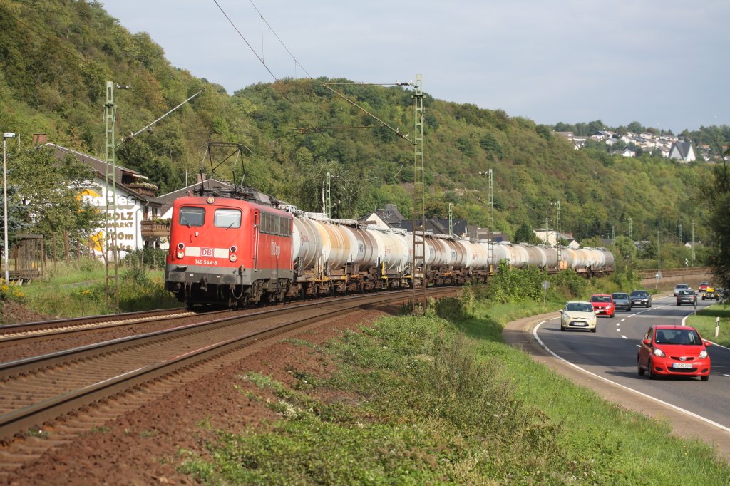 140 544-8 fuhr am 30.08.11 durch Linz-Kasbach.