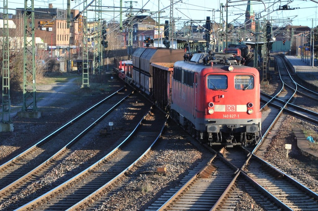 140 627-1, am 19.03.2011 in Lehrte.Fotostandpunkt ist der Balkon des Lehrter Museumstellwerk.