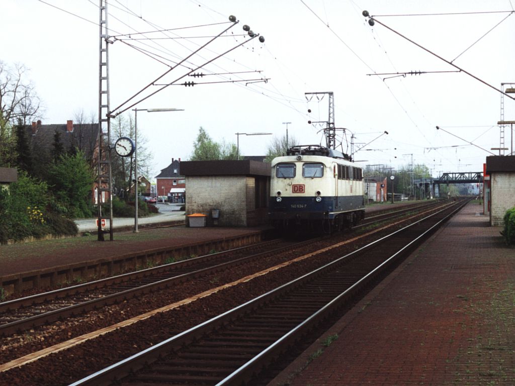 140 634-7 auf Bahnhof Salzbergen am 21-4-2000. Bild und scan: Date Jan de Vries.