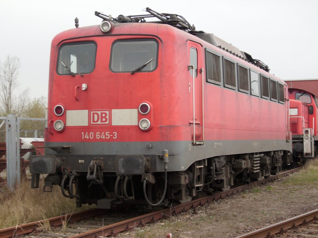 140 645 abgestellt am 22.April 2009 in Mukran.