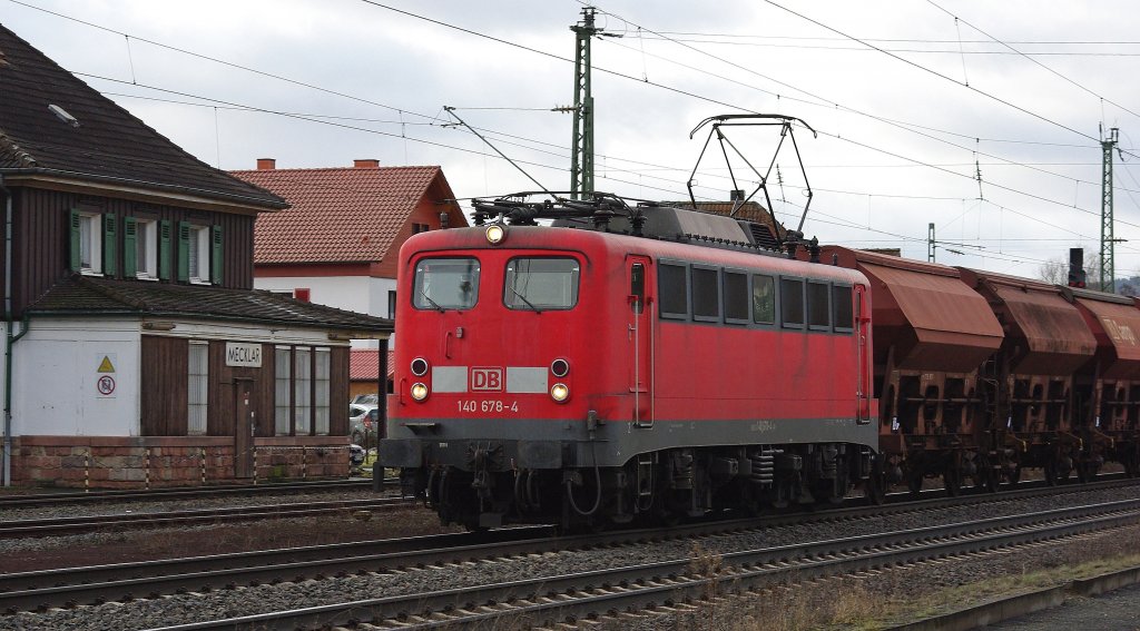 140 678-4 mit Kalizug in Richtung Norden. Aufgenommen am 15.01.2011 in Mecklar.