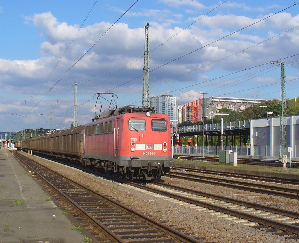 140 680-0 zieht den Gterzug 47538 Mannheim Rheinau - Saarbrcken am 30.08.2011 durch Kaiserslautern