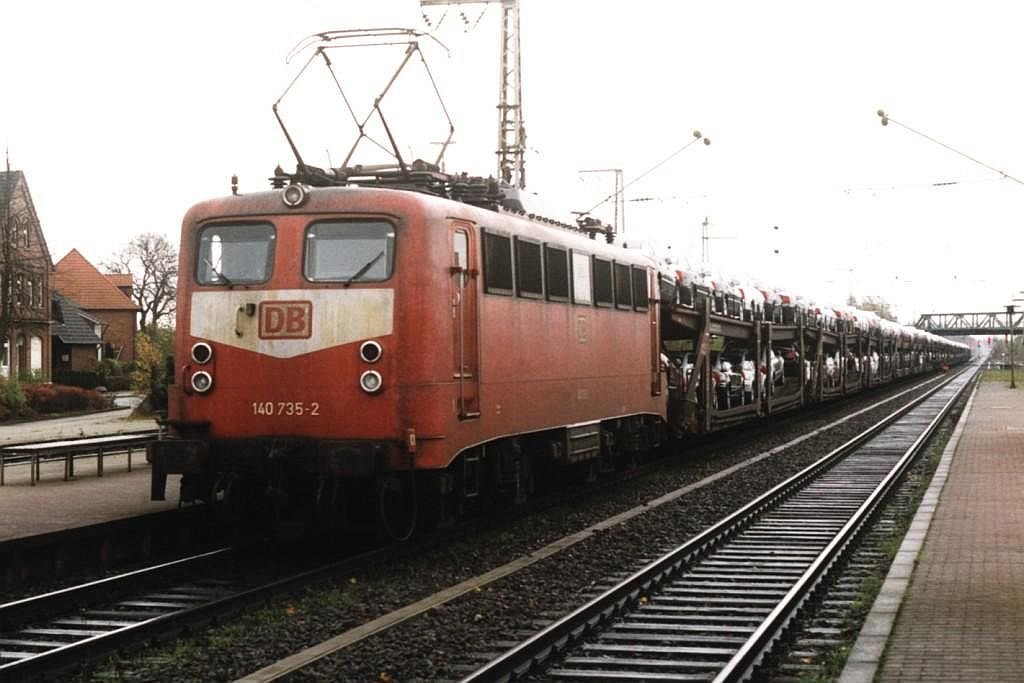 140 735-2 mit Gterzug auf Bahnhof Salzbergen am 06-11-1999. Bild und scan: Date Jan de Vries.