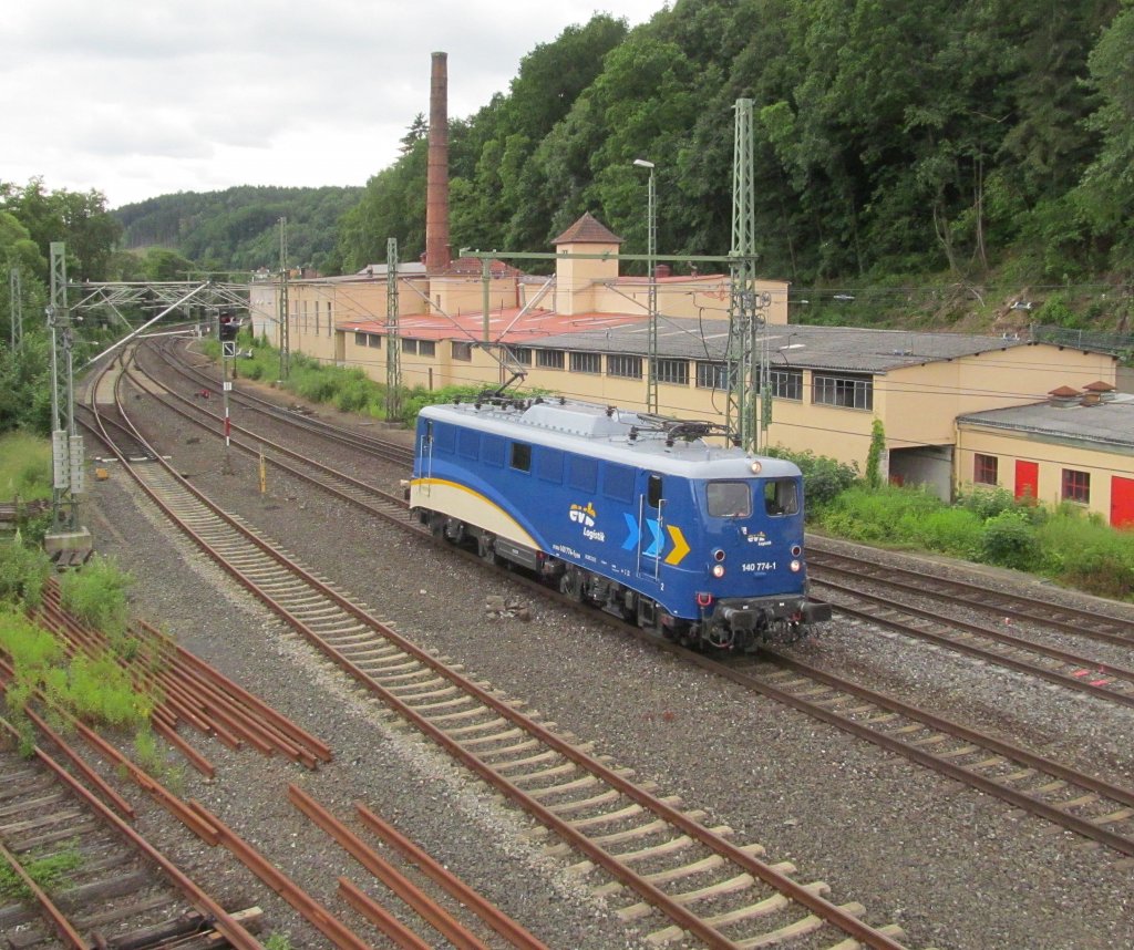 140 774-1 der EVB durchfhrt am 26. Juni 2013 solo den Bahnhof Kronach in Richtung Saalfeld.