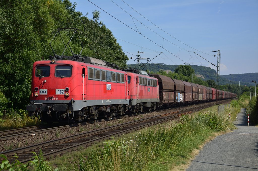 140 789 und 140 772 (RBH 162 und 161) bei Bonn-Limperich am 22.07.13.
