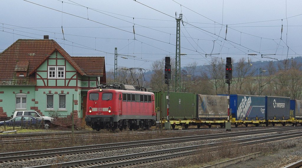 140 791-5 mit dem Zug fr das Eisenacher Opelwerk in entsprechender Fahrtrichtung in Mecklar. Aufgenommen am 14.01.2011.
