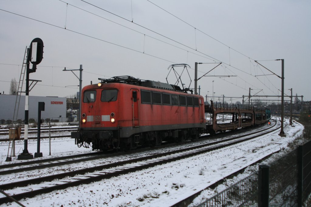 140 805 bei der Ausfahrt aus Venlo. 01.12.10