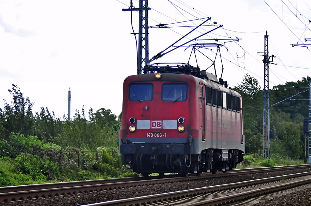140 806 kommt solo aus Richtung Greifswald nach Stralsund am 24.08.2010