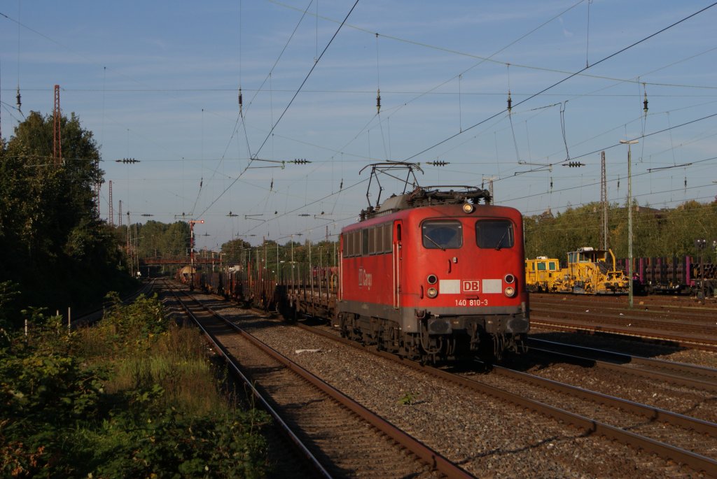 140 810-3 mit einem gemischten Gterzug in Dsseldorf-Rath am 29.09.2011