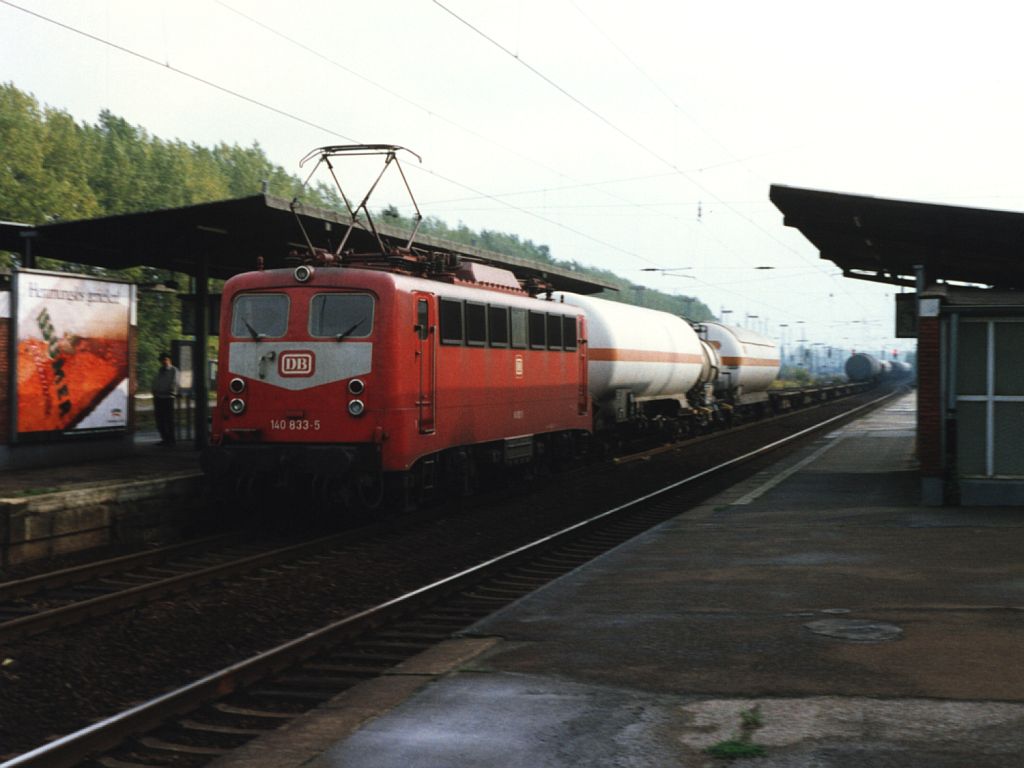140 833-5 mit Gterzug 45108 Gremberg-Kijfhoek auf Bahnhof Viersen am 21-10-1992. Bild und scan: Date Jan de Vries.