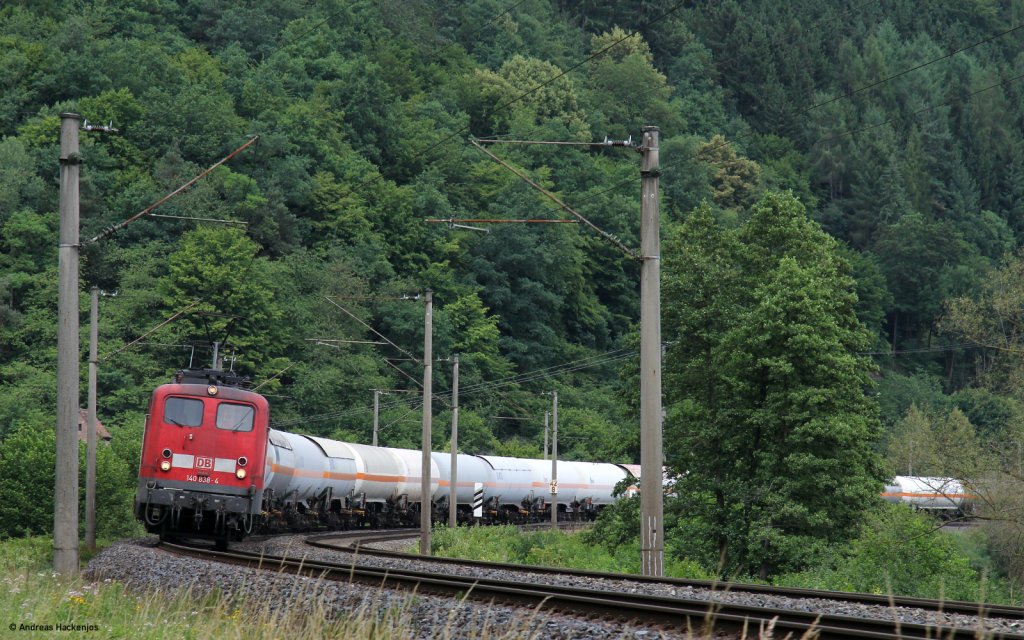 140 838-4 und 789-9 mit einem Druckgaskesselwagenzug bei 	Langenprozelten 22.6.11