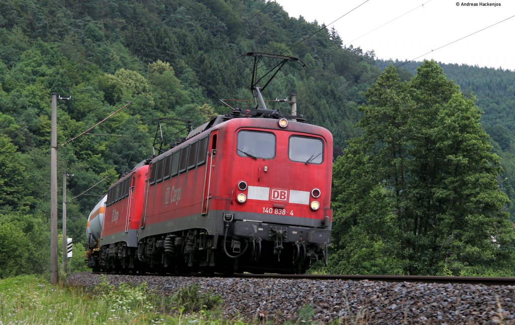 140 838-4 und 789-9 mit einem Druckgaskesselwagenzug bei 	Langenprozelten 22.6.11