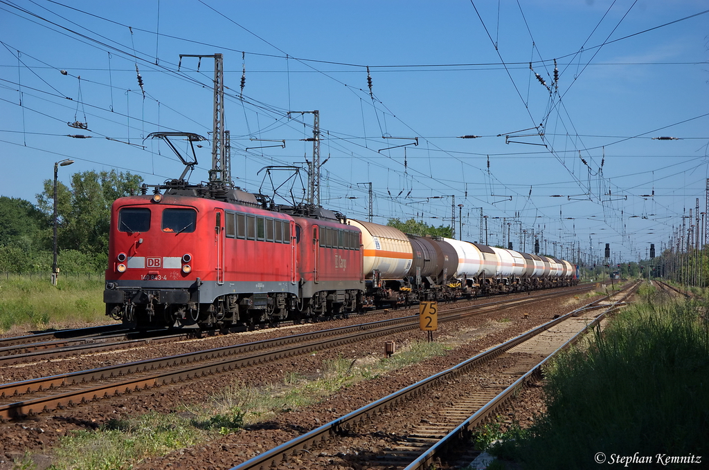 140 843-4 & 140 790-7 Railion Deutschland AG mit einem Kesselzug  Propen  und zwei Fl�ssigkeitscontainer in Priort, in Richtung Golm unterwegs. 26.05.2012