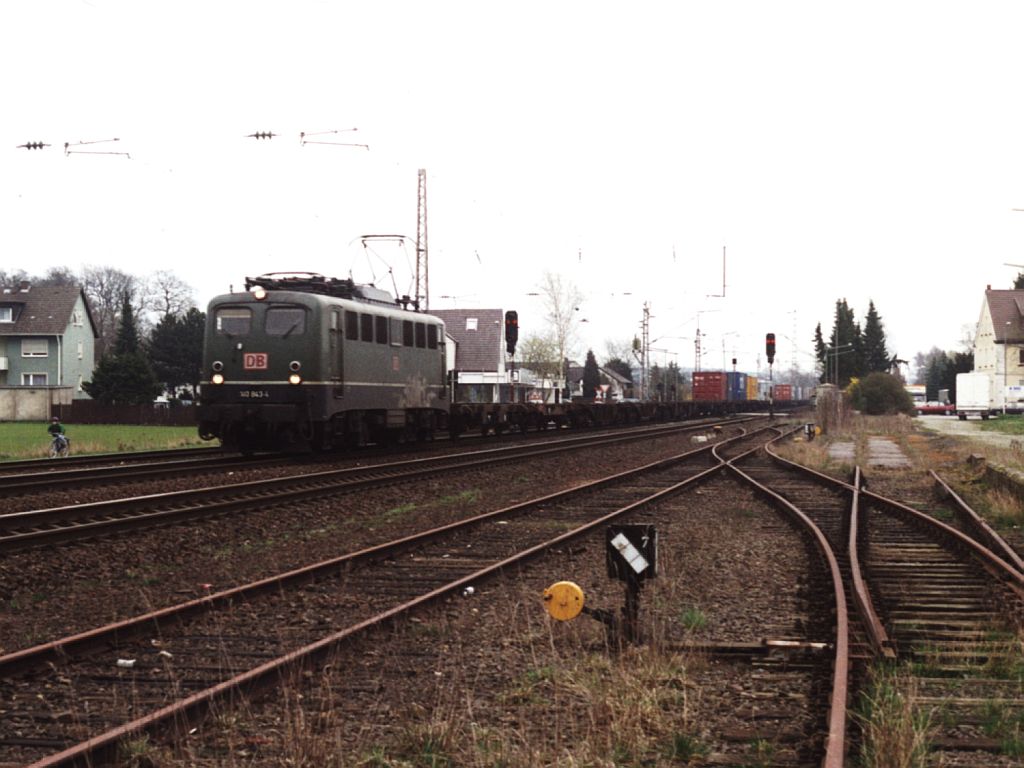 140 843-4 mit Gterzug nach Osnabrck bei Bruchmhlen am 25-03-2000. Bild und scan: Date Jan de Vries. 