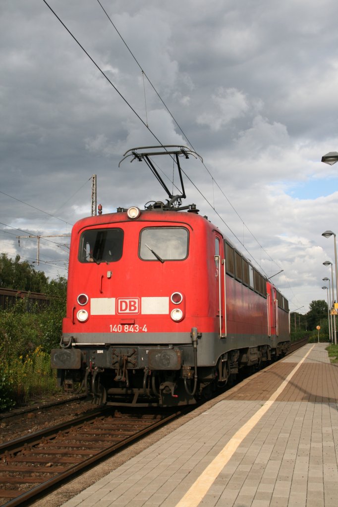 140 843-4 rollt mit unbekannter Schwester durch den Hp Gelsenkirchen Zoo. 31.8.2010