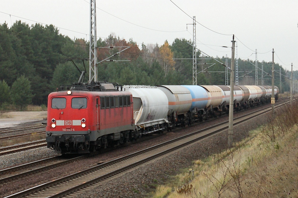 140 843 mit Kesselwagen am 09.11.2010 in Eberswalde
