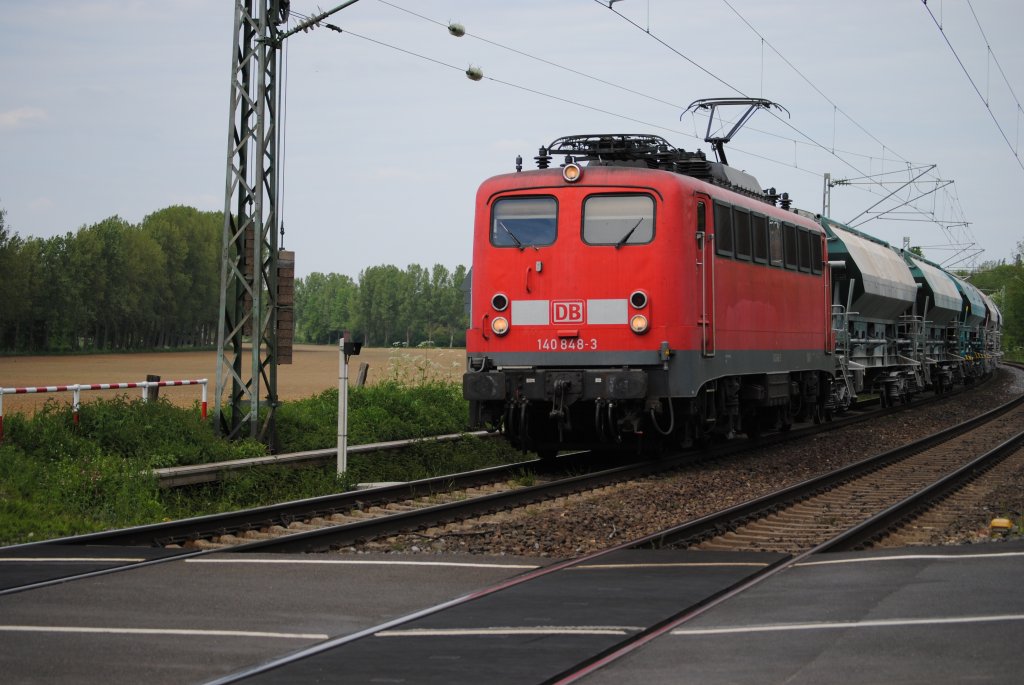 140 848-3 am 19.5.2010 am Bahnbergang Rimburg (bach - Palenberg)mit Gipszug in richtung Aachen