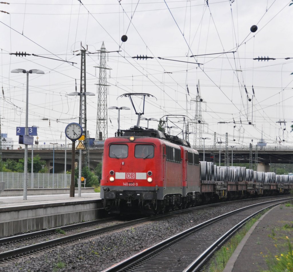 140 850 und Schwesterlok in DT mit Coilzug CSQ 61163 nach Andernach in Hrth-Kalscheuren am 13.7.2012