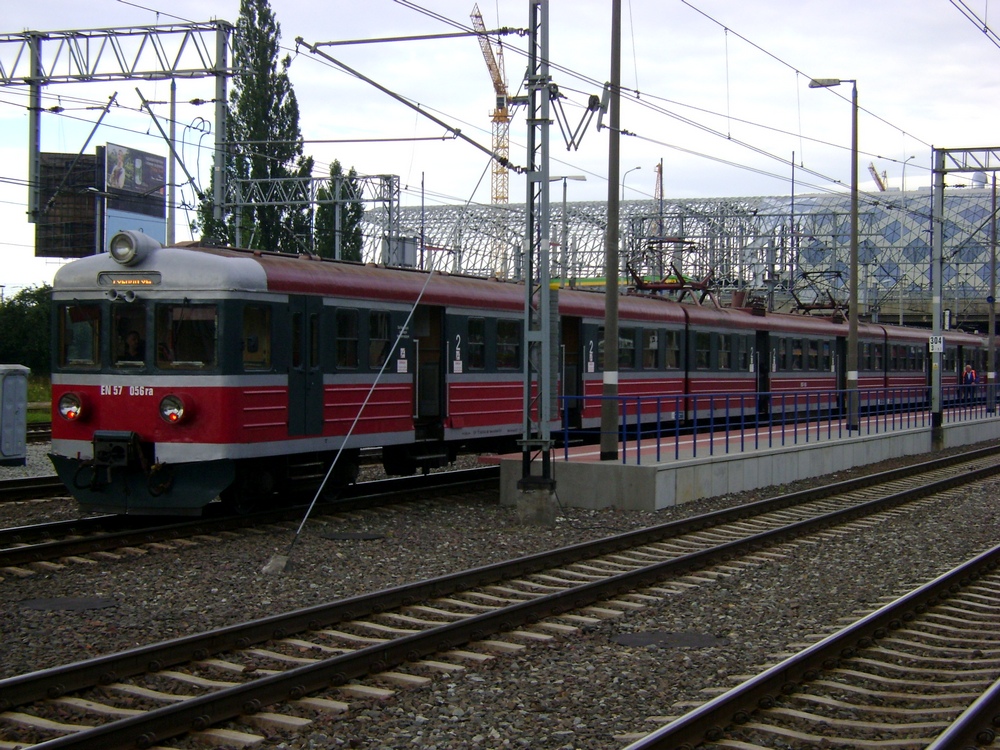 14.07.2012 Poznan Glowny, EN57-056 mit R-77924 Poznan Glowny - Gniezno.