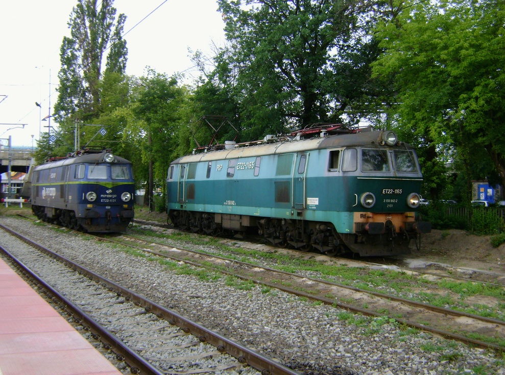 14.07.2012 Poznan Glowny, ET22-1031 (links) und ET22-1165 (rechts).