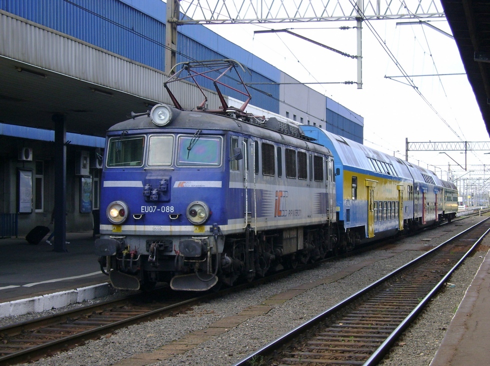 14.07.2012 Poznan Glowny, EU07-088 mit IR 78511  Wolin  Poznan Glowny - Swinoujscie.