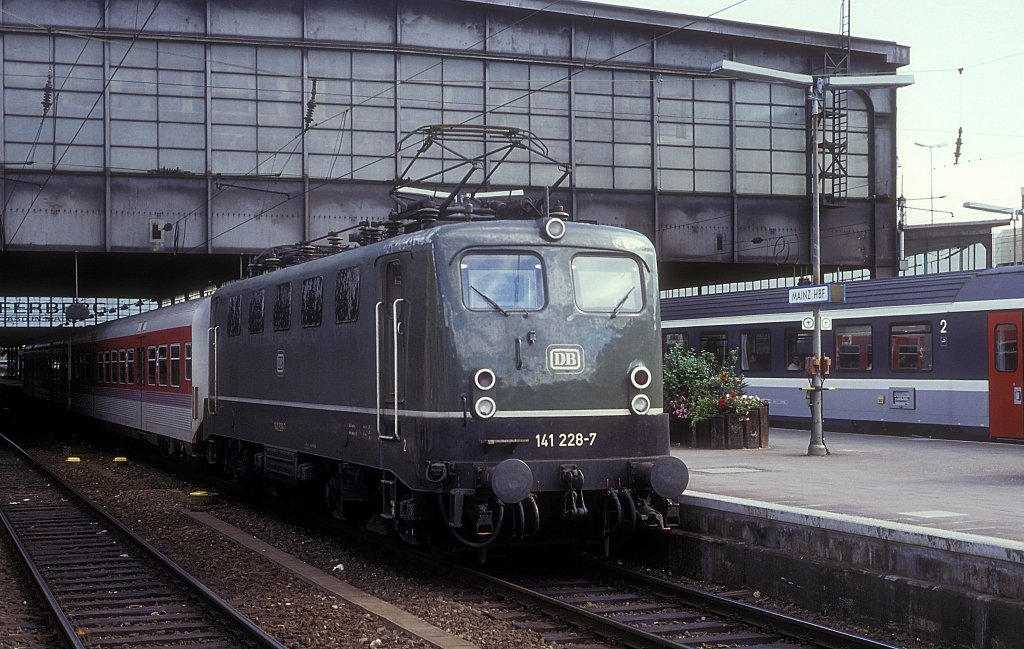 141 228  Mainz Hbf  26.06.91  ( IC nach Wiesbaden )