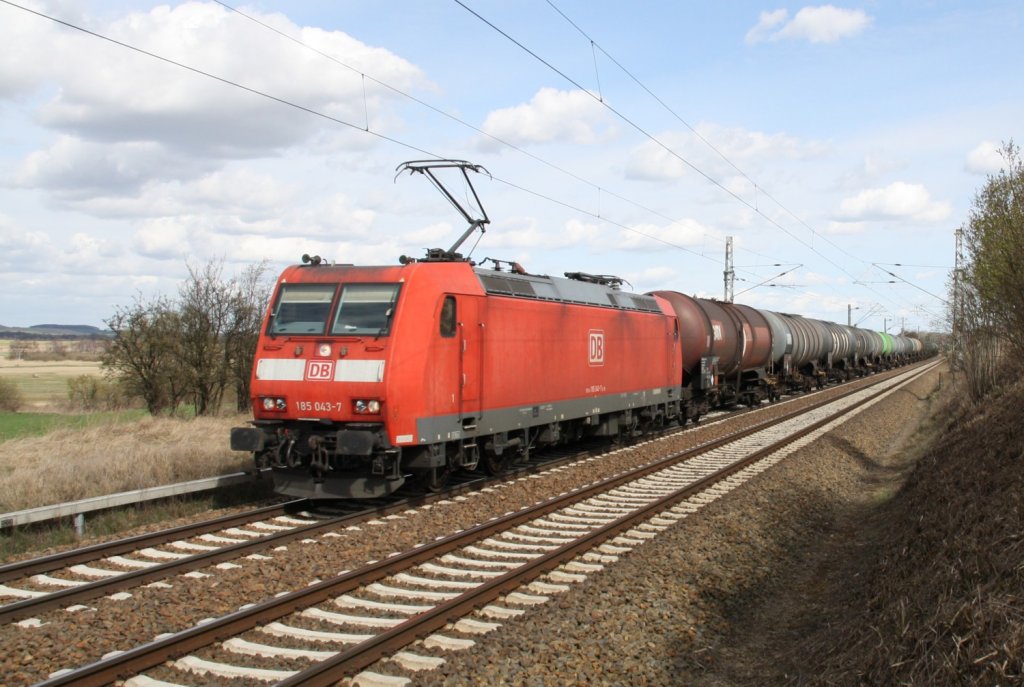 1.4.12 zwischen Schnermark und Angermnde. 185 043-7 mit Kesselzug.